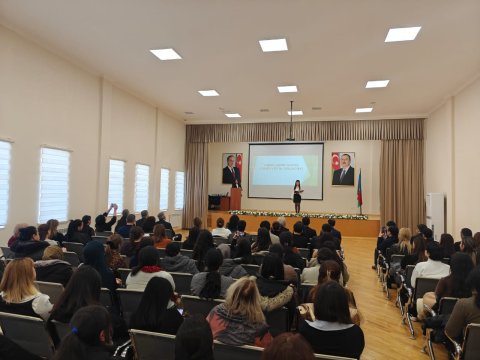 Nəsimidə gənclərə təsir edən psixoloji faktorlar müzakirə olundu - FOTO