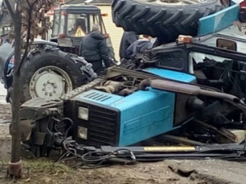 Füzulidə maşın traktorla toqquşdu - İki yaşlı uşaq öldü