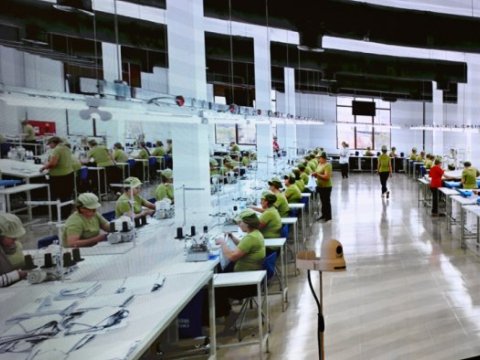 Prezident Xankəndi tikiş fabrikinin fəaliyyəti ilə tanış oldu