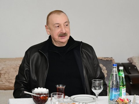 &ldquo;Ancaq bu bölgənin balını yeyirəm&rdquo; - Prezident