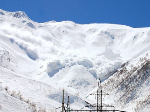 Qar yağır, dənizdə dalğanın hündürlüyü 3 metrdir - Faktiki hava