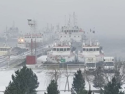 Xəzərdə gəmilər sığınacaqlara çəkildi&nbsp;-&nbsp;FOTO