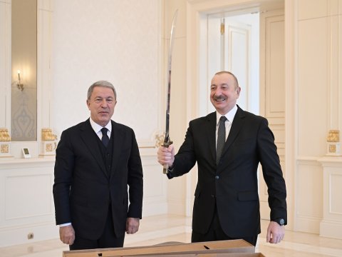 Həmin qılıncın üzərində nə yazılıb... - VİDEO