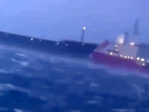 "Natiq Əliyev&rdquo; tankeri yük gəmisi ilə&nbsp;toqquşdu - VİDEO