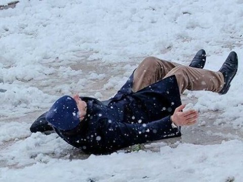 Qarlı havada 84 nəfər xəsarət aldı