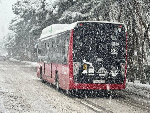 Sabah da Bakıya qar yağacaq, yollar buz bağlayacaq