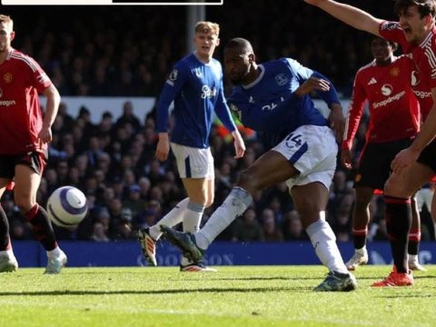 "Mançester Yunayted" növbəti dəfə xal itirdi