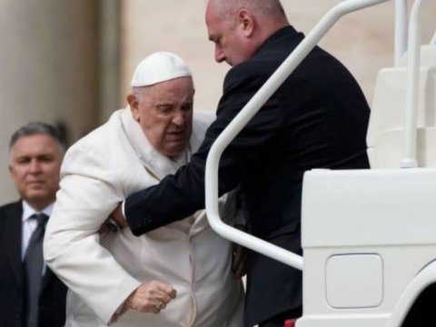 Roma Papası huşunu itirib -&nbsp;Həkimlər ehtiyatlı proqnozlar verir