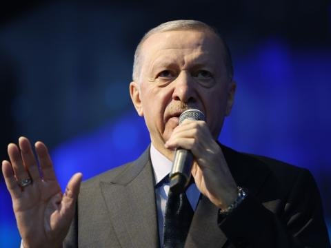 Ərdoğan yenidən AK Partiyanın sədri SEÇİLDİ