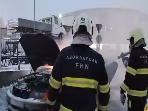 Qarlı havada "BMW" yandı - Hadisə yerindən GÖRÜNTÜLƏR&nbsp;
