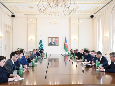 İlham Əliyevin&nbsp;Şahbaz Şəriflə geniş tərkibdə görüşdü - FOTO