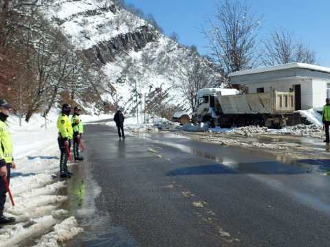 Lerikdə qar uçqunu - 20-yə yaxın kəndlə əlaqə kəsildi