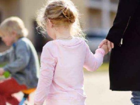 Azərbaycanda bir uşaq xarici vətəndaşa övladlığa verilib - RƏSMİ