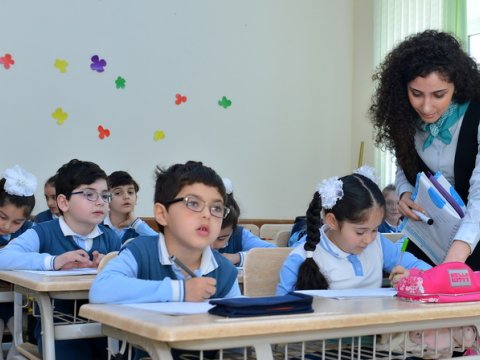 Sertifikasiyadan hələ keçməyən müəllimlərin maaşı&nbsp;niyə artmalıdır?!&nbsp;- Komitə sədri