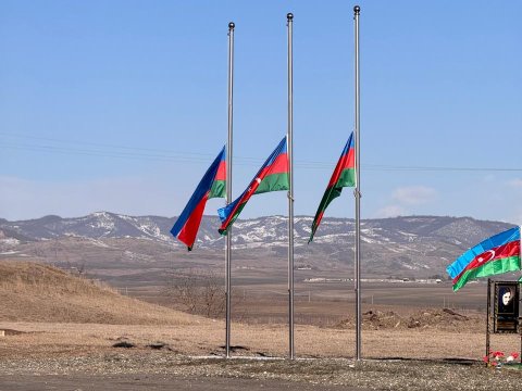 Xocalıda bayraqlar yarıya endirildi - FOTO