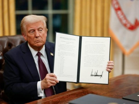 Tramp varlıları ABŞ-da yaşamağa dəvət edir - &ldquo;Qızıl kart&rdquo;ın qiyməti açıqlandı