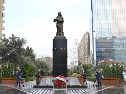 Deputatlar "Ana harayı" abidəsini ziyarət ediblər - FOTO