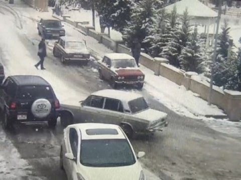Qarlı havada Bakıda 45 qəza olub