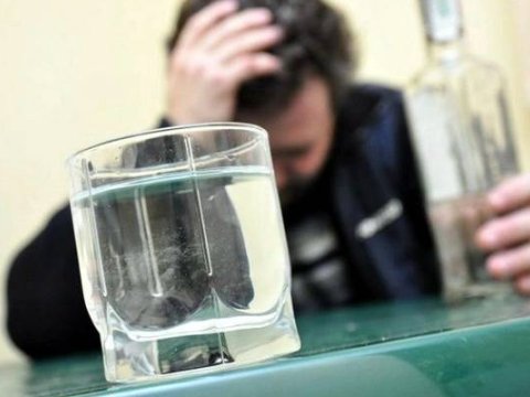 Daha bir nəfər spirtli içkidən ÖLDÜ