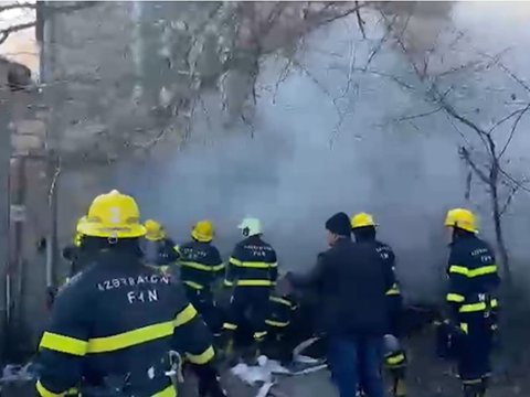 İkimərtəbəli evdə yanğın - VİDEO