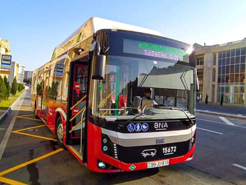 &ldquo;BakuBus&rdquo;ın avtobusu sürüşüb yol kənarına düşdü