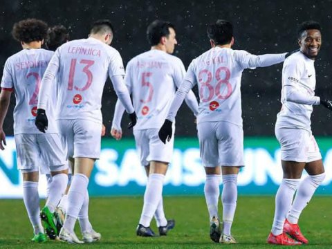 "Sabah" yarımfinala çıxdı