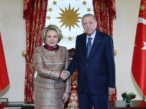 Ərdoğan rus spikerlə bir arada