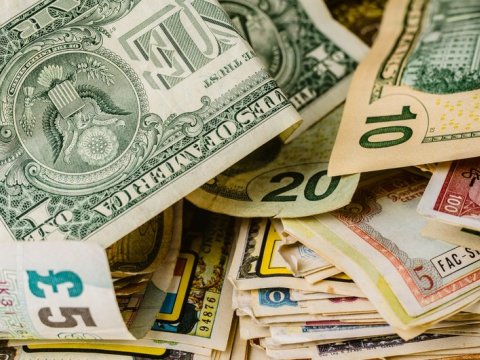 Lirə, rubl, avro ucuzlaşdı - Dollar isə...