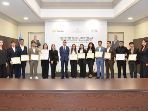 &ldquo;AzerGold&rdquo; təqaüd müsabiqəsinin qaliblərini mükafatlandırdı -&nbsp;FOTO