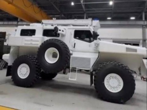 Zirehli texnikaya Hökumənin adı verildi - VİDEO