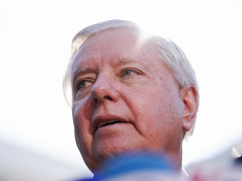 Zelenski ya istefa verməli, ya da... - Senatordan REAKSİYA