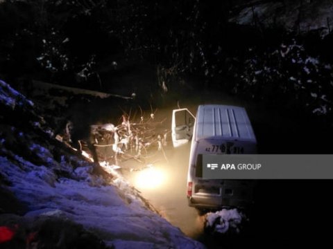 Lənkəranda ağır qəza: yük maşını çaya düşdü