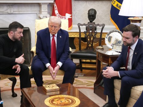 Trampın köməkçiləri Zelenskinin istefasını TƏLƏB EDİR