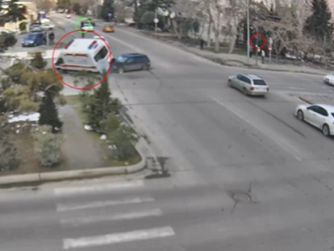 Bakıda təcili yardım maşını qəzaya düşdü - ANBAAN GÖRÜNTÜLƏR&nbsp;