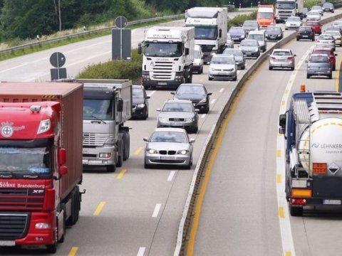 Avtomobil nəqliyyatı sistemində haçalanma - Yolları Nazirliyin özü ÇƏKMƏLİDİR