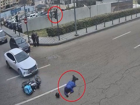 Sürücü məsuliyyətsizliyi dəhşətli qəzaya səbəb oldu&nbsp;- VİDEO