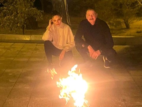 Prezidentlə xanımı çərşənbə tonqalı ətrafında - FOTOLAR