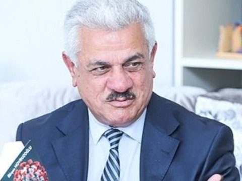 Qalmaqallı professor həbsxanada vəfat etdi