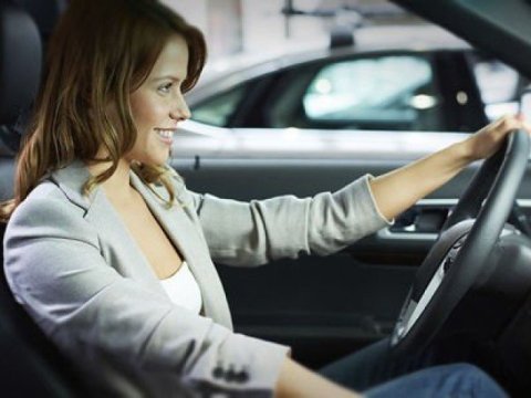 Azərbaycanda sürücülük vəsiqəsi alan qadınların SAYI