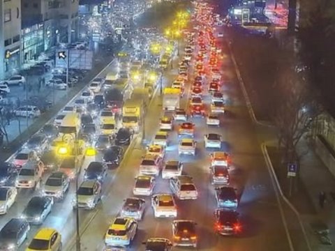 Bakıda axşam tıxacı - SİYAHI