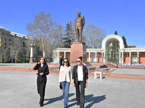 Mehriban Əliyeva və qızları GƏNCƏDƏ - FOTO
