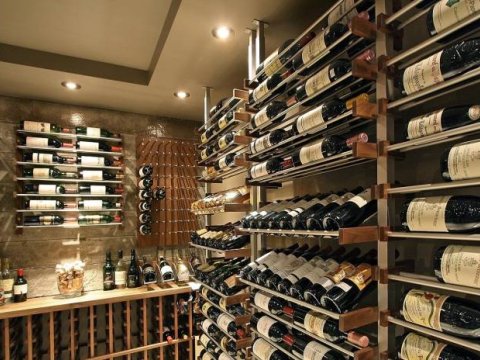 Bakıda "Şərab Evi"nə basqın