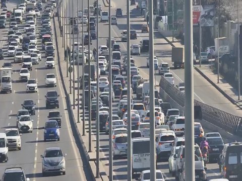 "Dərnəgül" yolunda qəza tıxac yaratdı