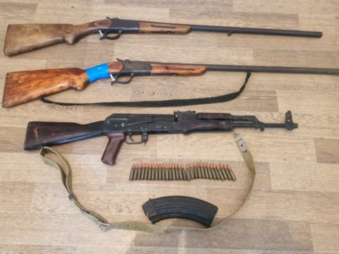 Çay sahilindən avtomat tapıldı