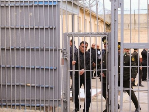 Ombudsmanın vəsatəti ilə ötən il 15 məhkum əfv edilib