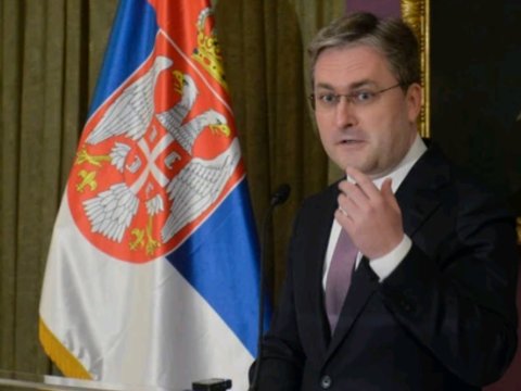 Serbiyada daha bir nazir döyüldü