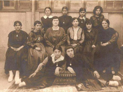 Azərbaycanda qadınlar günü nə vaxtdan qeyd edilir?