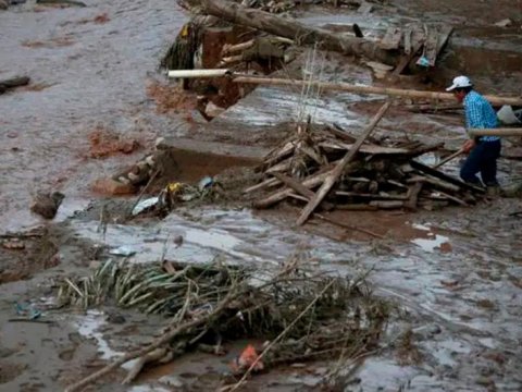 Kolumbiyada torpaq sürüşməsi - Ölən&nbsp;var