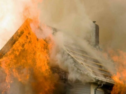 Füzulidə 5 otaqlı ev yandı