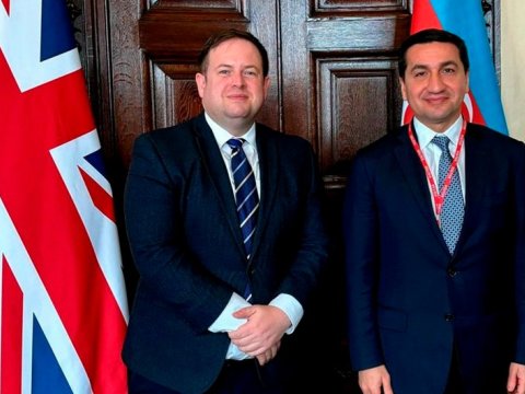 Hikmət Hacıyev Londonda görüşlər keçirdi